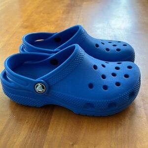 Kid’s crocs EUC size C 13